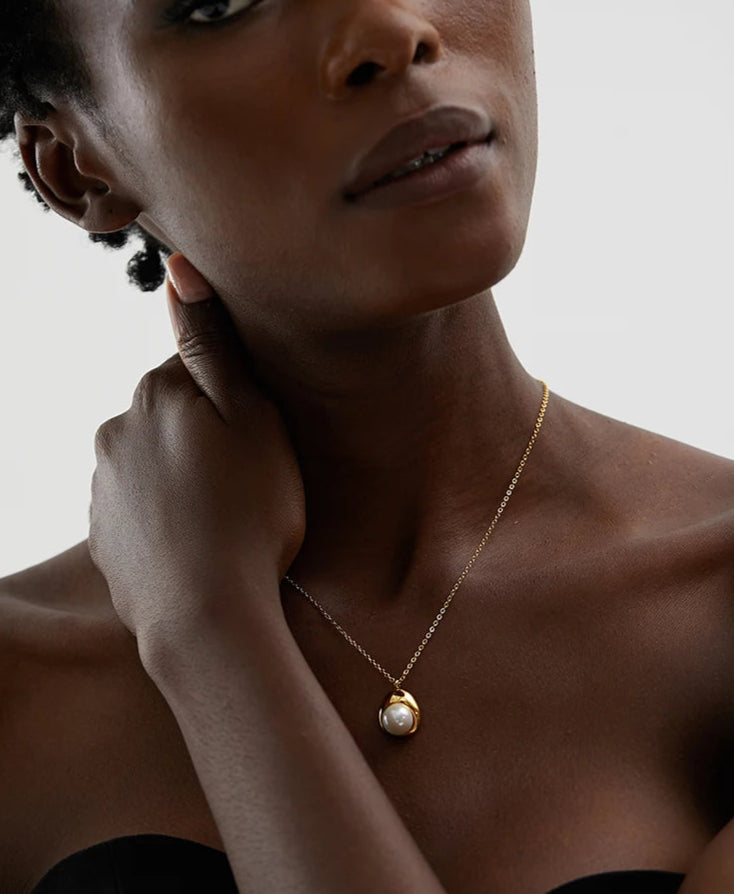 Golden Pearl Elegance Necklace