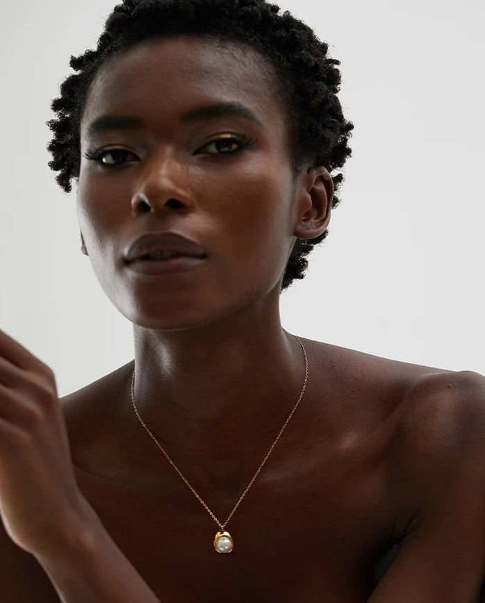 Golden Pearl Elegance Necklace