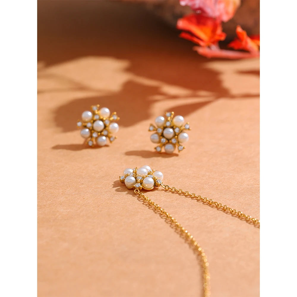 Flora Pearl Necklace