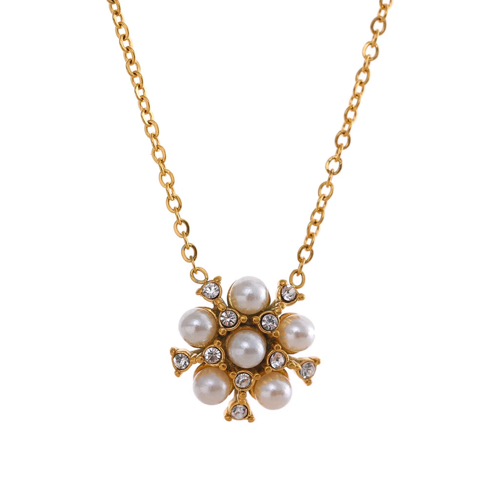 Flora Pearl Necklace