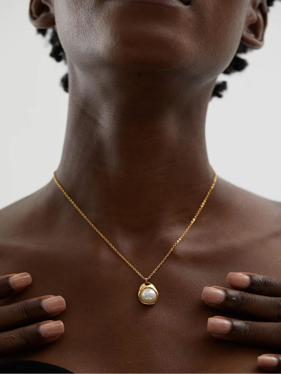 Golden Pearl Elegance Necklace