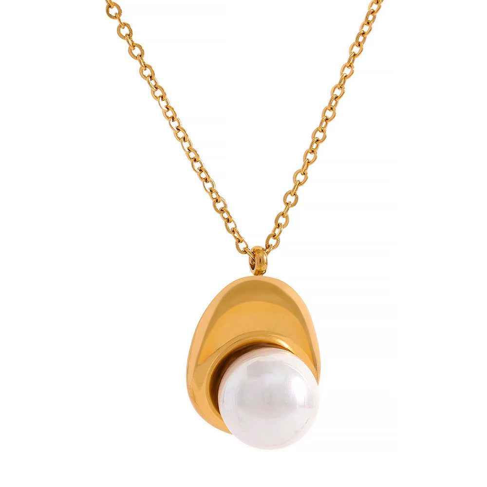 Golden Pearl Elegance Necklace